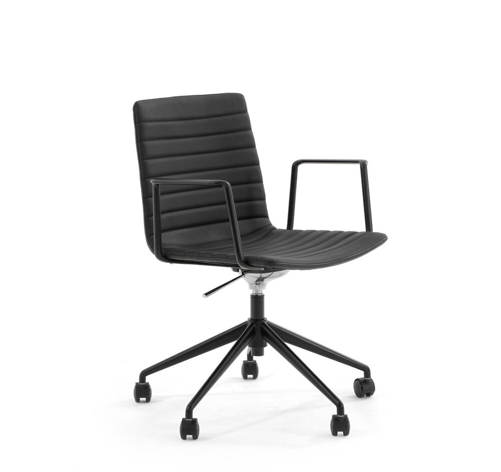 CHAT Кресло-конференц с подлокотниками