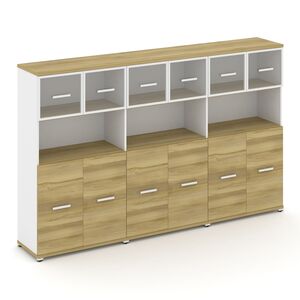 Шкаф три широкие секции, 4 ниши