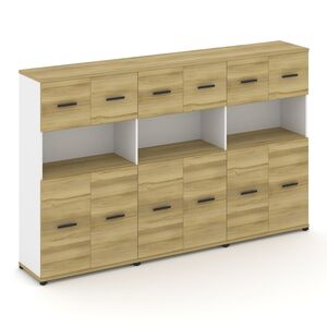 Шкаф три широкие секции, 4 ниши