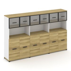 Шкаф три широкие секции, 4 ниши