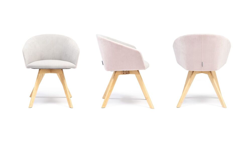 Кресло на деревянной крестовине