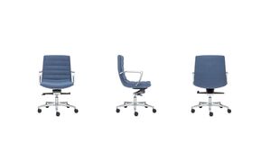 Кресло со средней спинкой на крестовине, подлокотники хром