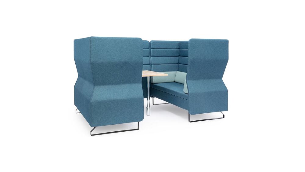 Акустическая кабина с двухместными диванами и столиком